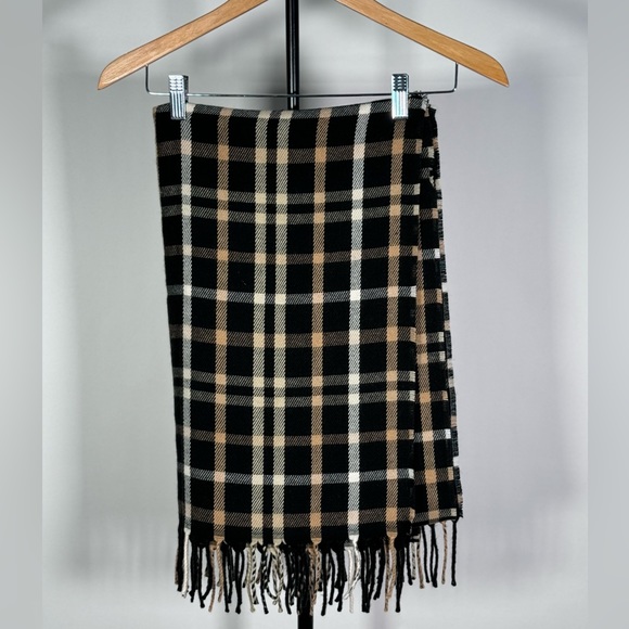 New JCrew Classic scarf - Picture 2 of 2